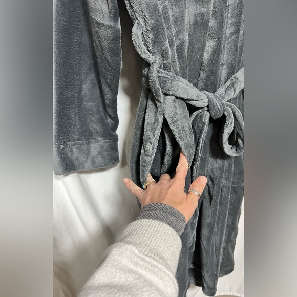 NEW Alexander Del Rossa Plush Fleece Gray Hooded Bathrobe Cozy Loungewear Warm - Picture 3 of 11